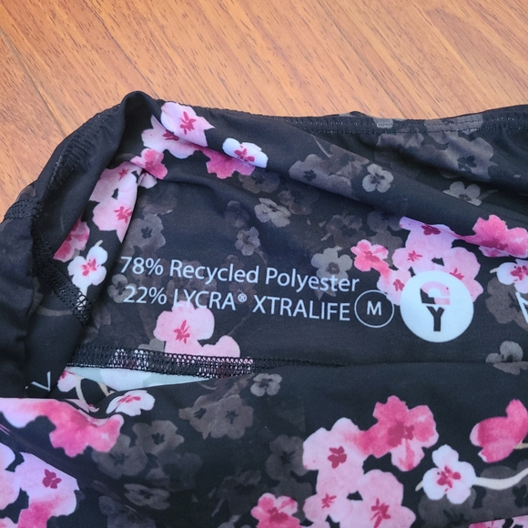 Yoga Democracy Leggings in Cherry Bloomin - Picture 7 of 7